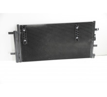 Радіатор кондиціонера Audi A4 A5 A6 A7 Q5 08р. -> 674*334 (з осушувачем)