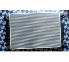 Радіатор Audi A4, A6 3.0 00р.->3.2 FSI 630*445*32 (плоскі соти)