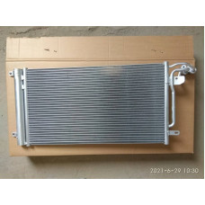 Радиатор кондиционера VW Polo Skoda Fabia Rapid  08-> 615*334*16 (с осушителем)