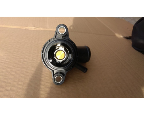 Термостат Daewoo Lanos, Nubira, Chevrolet Aveo, Laceti 16Vз корпусом