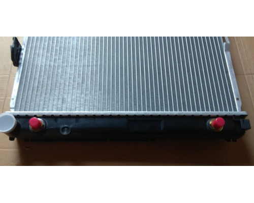 Радіатор Mercedes  W124E 2,0-3,0D 84-00 АКПП  530*490 плоскі соти