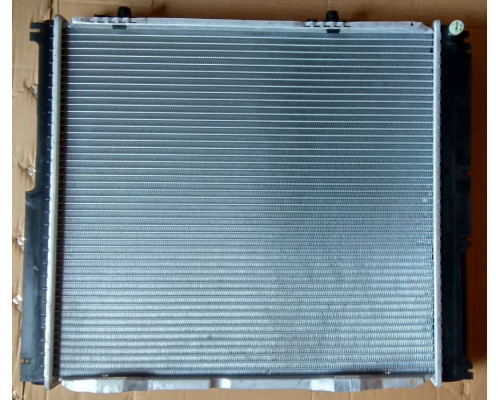 Радіатор Mercedes  W124E 2,0-3,0D 84-00 АКПП  530*490 плоскі соти