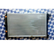 Радіатор Daewoo Nexia 1.5  635*382 АКП