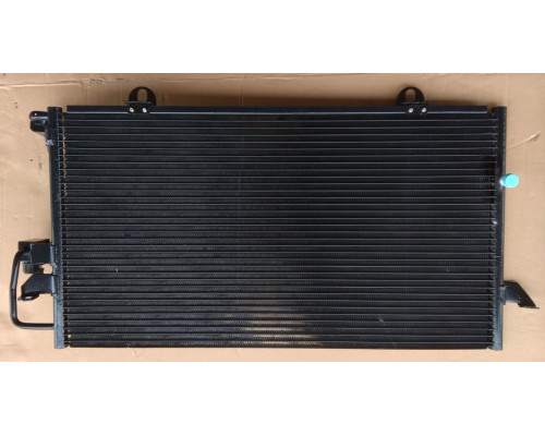 Радіатор кондиціонера  Audi A80 B4 91-95   605*350