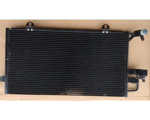 Радіатор кондиціонера  Audi A80 B4 91-95   605*350