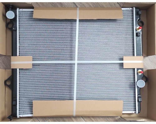 Радіатор Toyota Land Cruizer Prado J120 (02-) 3,0 D Lexus GX 470  плоскі соти