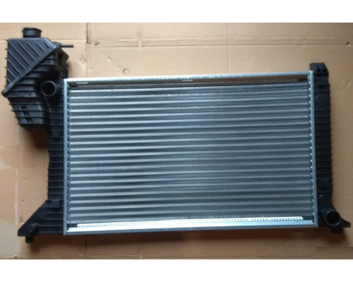 KEMP Радіатор Mercedes Sprinter 208-412 мех 97-06 680*400*33