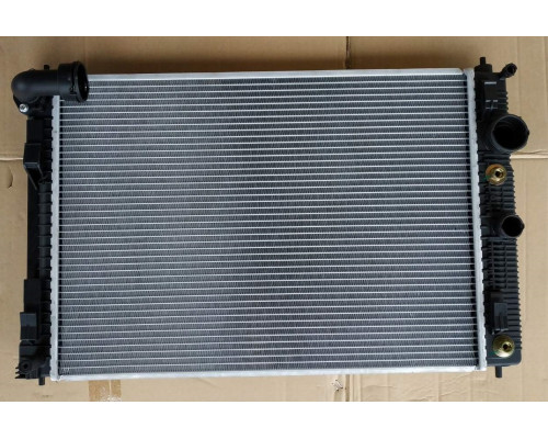 KEMP Радіатор INFINITI Q50 (13-) Q60 (16-) Q70 (13-) 615 x 439 x 34 мм плоскі соти