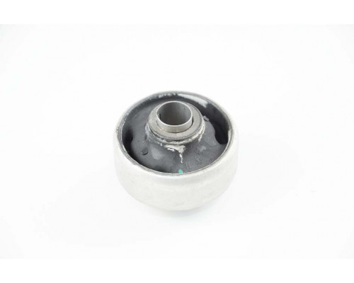 KEMP Сайлентблок заднього важеля VW Golf3 Passat B3-4 87-97 (+втулка) 60*41*17