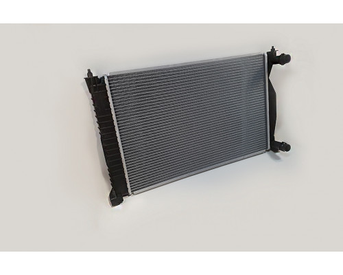 KEMP Радіатор Audi A4 1.6 1.8T 2.0FSI 00 р. 630*412 плоскі соти