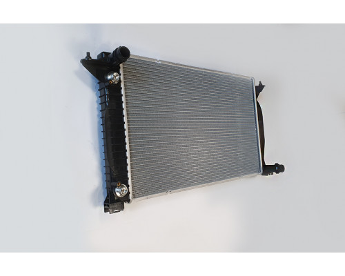 KEMP Радіатор Audi A4 2.5TDI 00-06 р. 630*412*32 АКП, плоскі соти