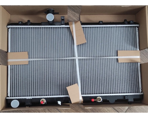 KEMP Радіатор SUZUKI SX4 (EY, GY) (06-) 375 x 708 x 16 мм плоскі соти (бензин)