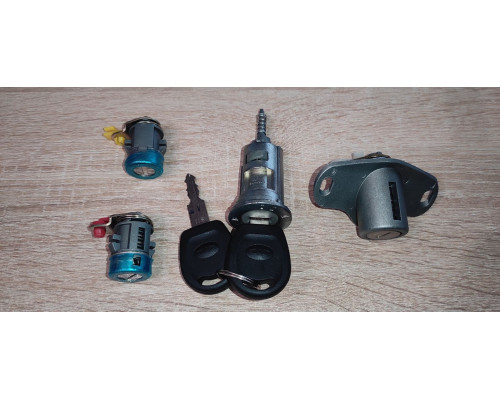 KEMP Комплект замків (личинок) Cheri QQ (4 шт.)