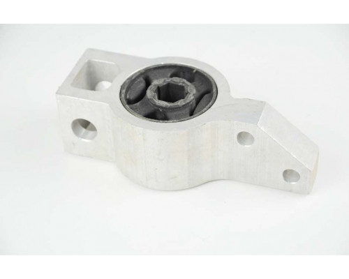 KEMP Сайлентблок ричага Audi A3 VW Cadi 3 Golf Plus Oktavia A5 L 04 лівий