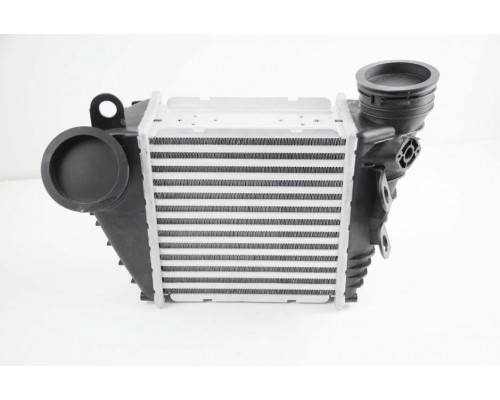 KEMP Радіатор інтеркулер VW Golf 4 Bora Skoda Octavia 1.9 TDi 00