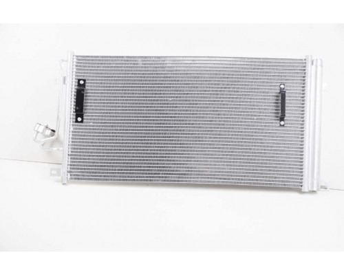 KEMP Радіатор кондиціонера VW Touareg Audi Q7 02 700*390*16 (з осушувачем)