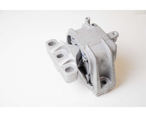 KEMP Подушка двигуна VW Bora/Audi A3 Skoda Octavia A5 1.4-1.6 04 R права