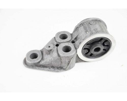 KEMP Сайлентблок задньої балки VW Passat B5 Audi A6 R (з кронштейном) правий