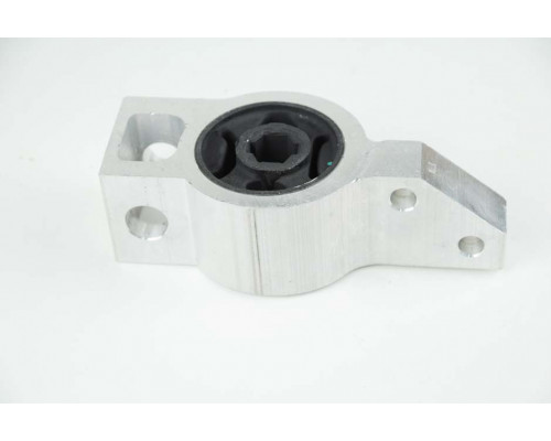 KEMP Сайлентблок ричага Audi A3 VW Cadi 3 Golf Plus Oktavia A5 L 04 лівий