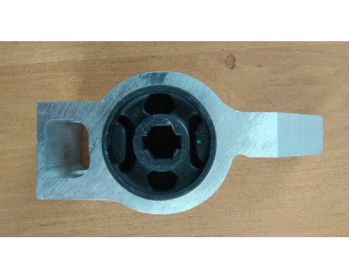 KEMP Сайлентблок важеля Audi A3 VW Cadi 3 Golf Plus Oktavia A5 R 04 правий