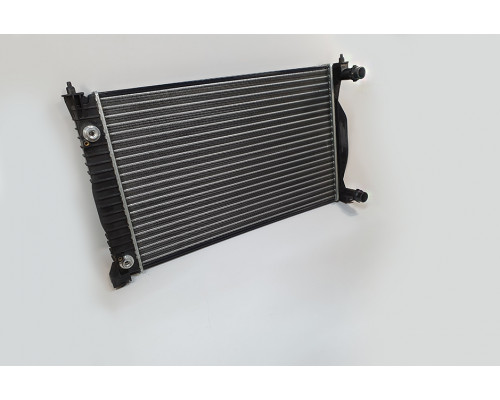 KEMP Радіатор Audi A4 1.9TDI 1.8T 2.0FSI 02 г. Seat Exeo 632*399 АКПП