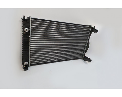 KEMP Радіатор Audi-A6 2.0 TDI 04-11 р. 677*439 АКП AC+