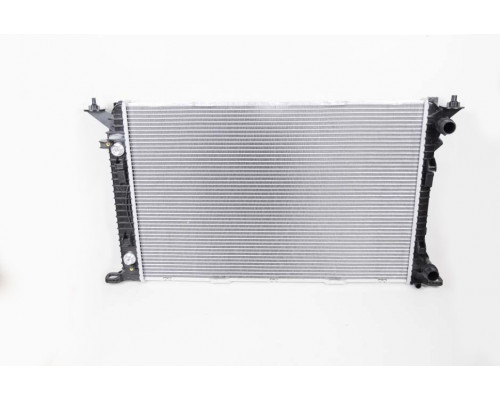KEMP Радіатор Audi A4 A5 A6 Q5 1.8-2.0 TFSI/TDI 08р. 720*469 АКП (плоскі соти)