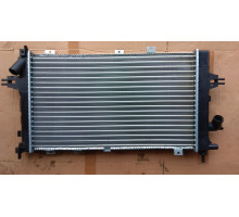 KEMP Радіатор OPEL Astra H 1.3 1.7 1.9 CDTi мех AC+/- 600*368 04 1300271