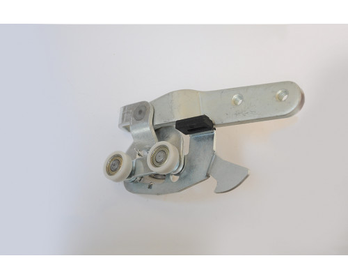 KEMP Кронштейн сдвижної двері F.Ducato C.Jumper P.Boxer 02 нижній з кронштейном