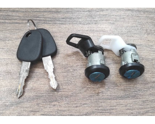 KEMP Личинки дверних замків Opel Kadet E Daewoo Nexia (2 шт) L/R