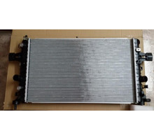 KEMP Радіатор OPEL Astra H 1.6-1.8 600*370 04 АКП 1300285