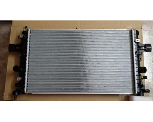 KEMP Радіатор OPEL Astra H 1.6-1.8 600*370 04 АКП