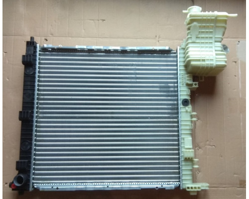 KEMP Радіатор Mercedes Vito (638) мех КПП 570*555