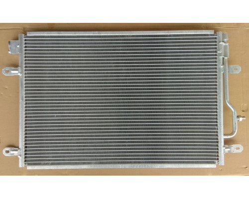 KEMP Радіатор кондиціонера Audi A4 00-04 р. A6 00-05 р. 567*402 (без осушувача)