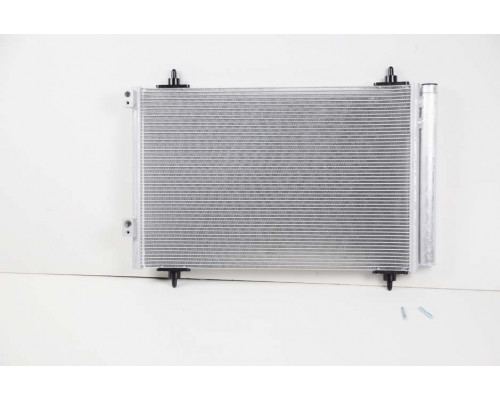 KEMP Радіатор кондиціонера Peugeot Partner Citroen Berlingo C4 08 570*360 (з осушувачем)