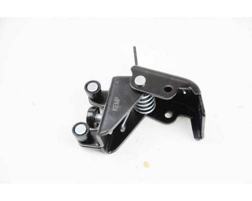 KEMP Кронштейн бокової сдвижної двері правий середній Renault Kangoo 97-07