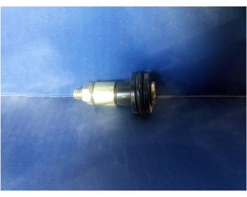 KEMP Кронштейн сдвижної двері Renault Master/Movano 98-10 верхній (ремкомплект ролик)