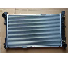 KEMP Радіатор Mercedes C W203 180-320 АКП 00-07 р. 650*399 (плоскі соти) 2035001003
