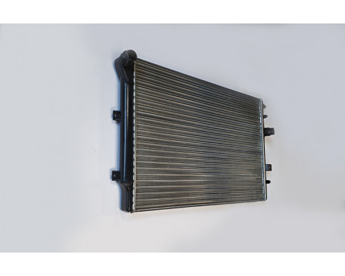 KEMP Радіатор VW Sharan Tiguan Seat Alhambra 1.4-1.8 TSI 2.0 TDI 08 650*448 плоскі