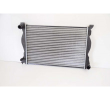 KEMP Радіатор Audi- A4, A6 3.0 00р. 3.2 FSI 630*445*32 (круглі соти) несумісне посадкове місце 1334085