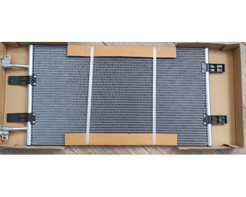 KEMP Радіатор кондиціонера Renault Trafic 2.5 01 740*391*16 (без осушувача)