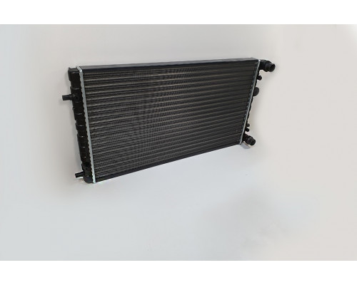 KEMP Радіатор VW New Beetle 1.4-2.0 AC+/- 00