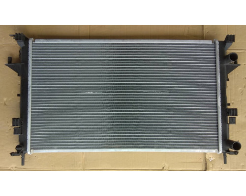 KEMP Радіатор Renault Laguna 2. 1.6-2.0 16V 01 690*420 (круг. соти)