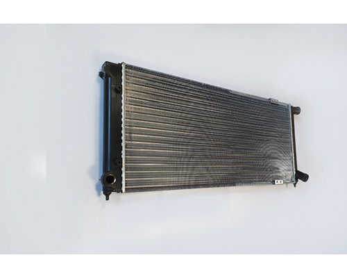 KEMP Радіатор VW Golf 2 83-91 1.6TD 675*322