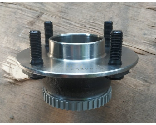 KEMP Ступиця задня Ford Fiesta 4 95-02 Mondeo 1:2 93-00