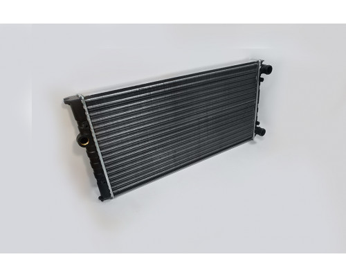 KEMP Радіатор VW Golf-3 92-99 2,0 16V 625*300