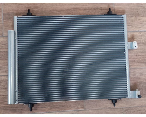 KEMP Радіатор кондиціонера Peugeot 807 Fiat Ulysse Citroen C8 02 560*462