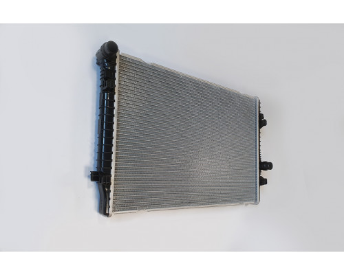 KEMP Радіатор Audi A3 VW Golf7 Pass. Skoda Octavia 1,8-2,0 TFSI 2012 (плоскі соти)