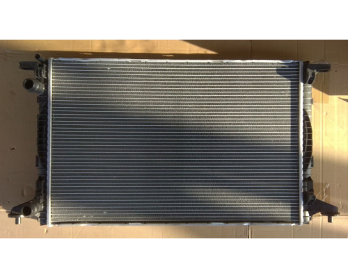 KEMP Радіатор Audi A4 A5 Q5 Q7 1,4TFSI/2,0TFSI/2,0TDI 15 плоскі соти