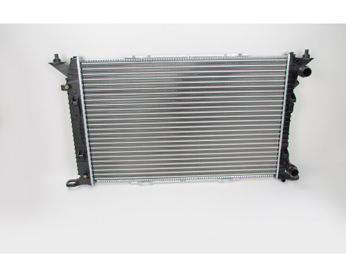 KEMP Радіатор Audi A4, A5, A6 1.8-2.0 08р. 720*469*26 (круглі соти)